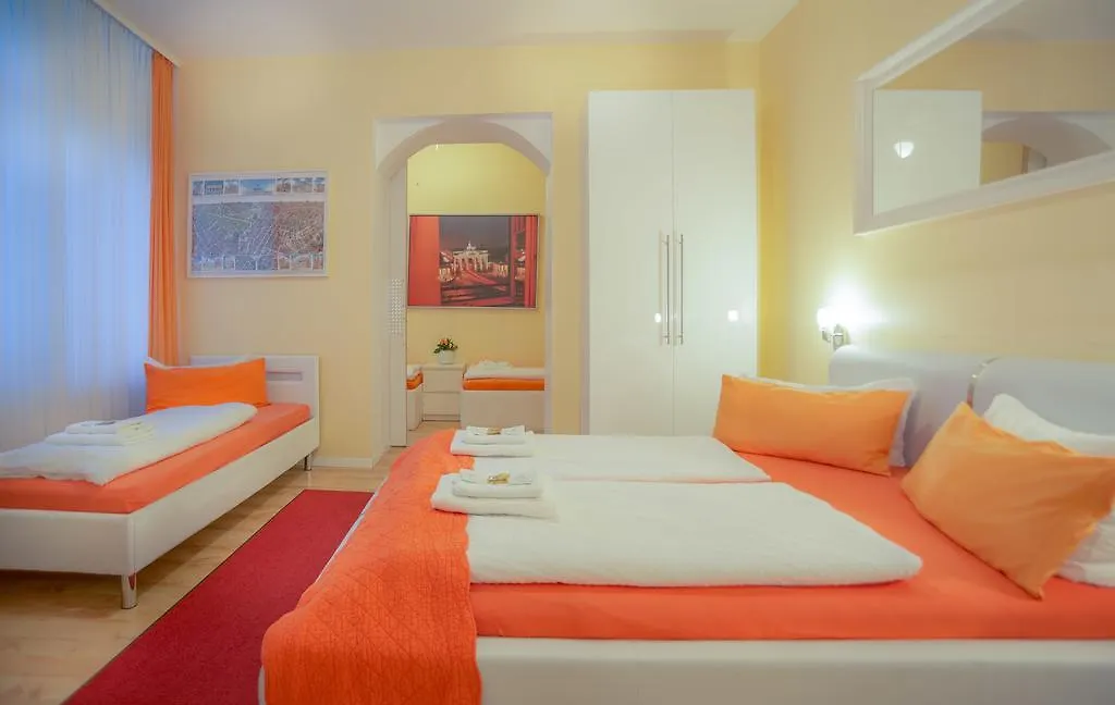City Guesthouse Pension Berlin 2*,